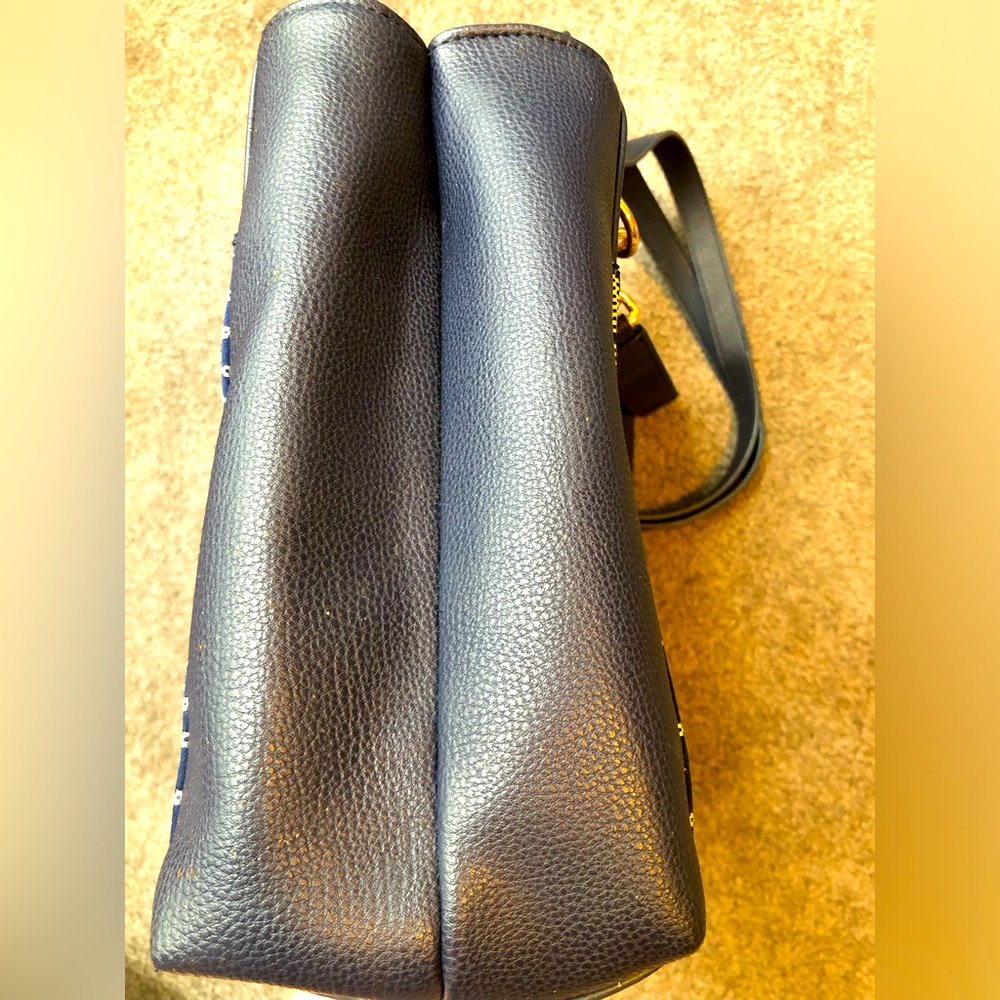 Tommy Hilfiger navy purse 😀 - Picture 7 of 9